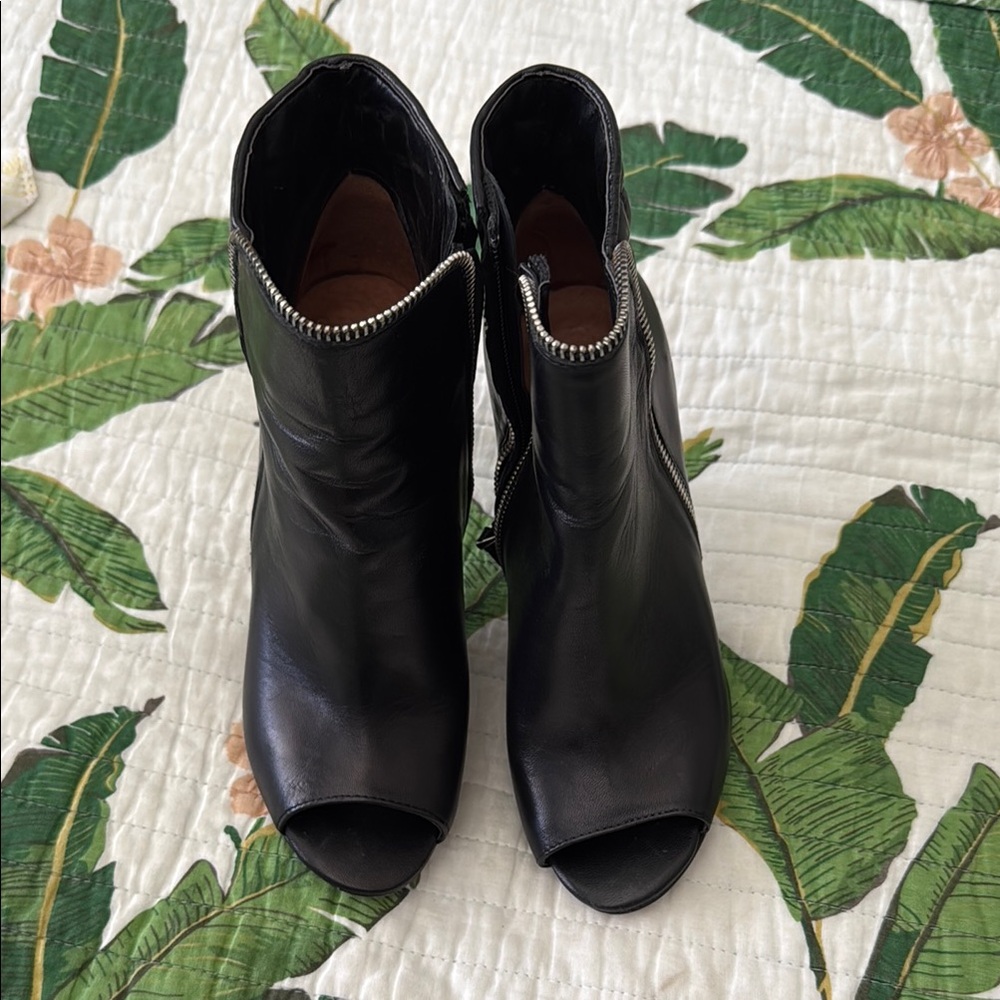 Halogen haclaudia lea Black Ankle Booties with Peep-Toe Design